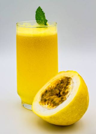 COPO DDE SUCO DE MARACUJA